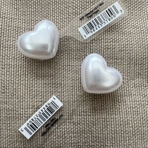 BNWT Authentic Crocs Set of 2 - Pearl Heart Jibbitz